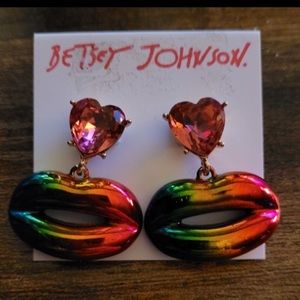 BETSEY JOHNSON Shiny Rainbow Colored Oil Slick Lip Lips Mouth Earrings NEW NWT